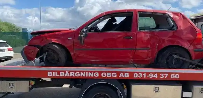 Mottagningsbevis utfärdas vid bilskrot i Angered efter hämtning och korrekt registrering