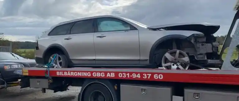 Skrotbil i Uddevalla hämtas och avregistreras korrekt med fokus på försäkring och återvinning