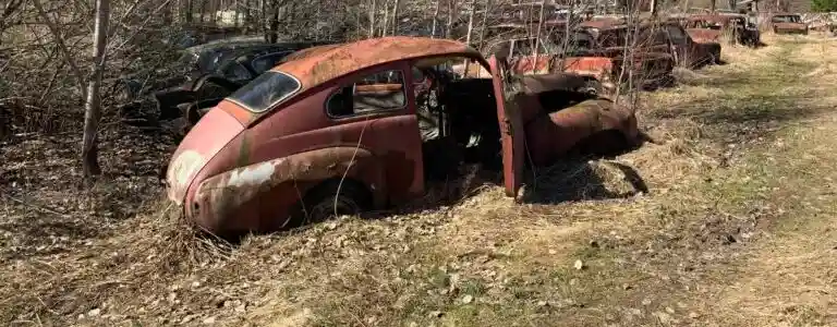 Äldre bil i Göteborg som blivit dyr att äga efter många reparationer och ökande underhållskostnader.