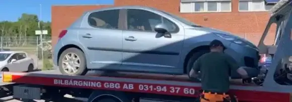 Bil som stått länge analyseras av uppköpare där reservdelar, metallvärde och transport påverkar värderingen.